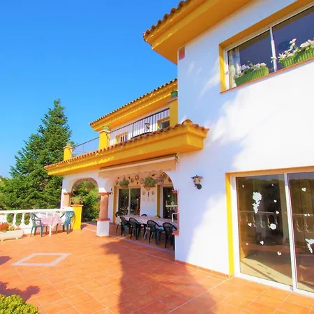 Vacances & Villas Lloret-Villa Dali וילה