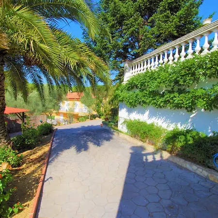 וילה Vacances & Villas Lloret-Villa Dali *