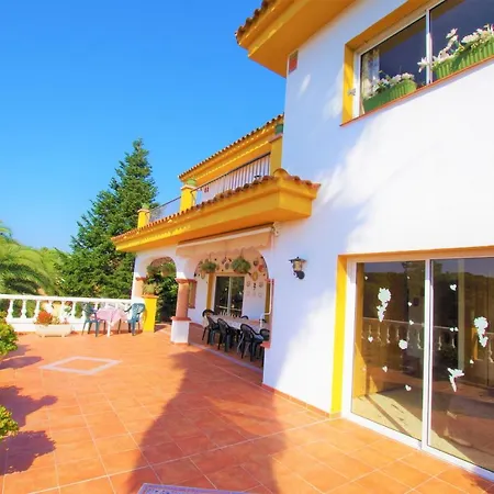 Vacances & Villas Lloret-Villa Dali וילה